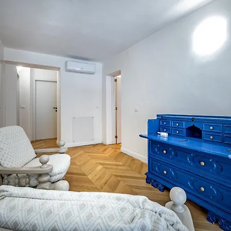 Yd Perfect For A In Near Center Apartment