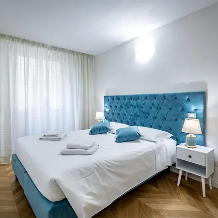 Apartment Yd Perfect For A In Near Center *
