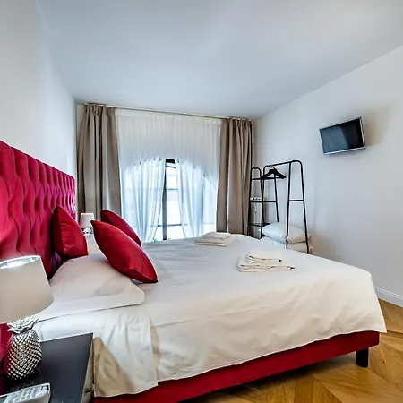 Yd Perfect For A In Near Center Apartment