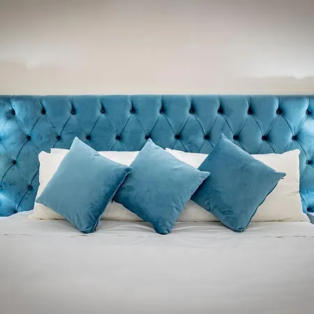 Apartment Yd Perfect For A In Near Center *